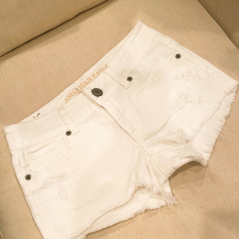 White American Eagle distressed stretch shorts